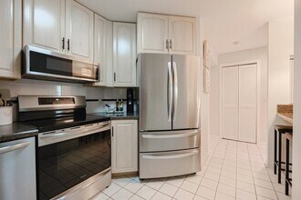 51 Pettee St, Unit 13 in Newton, MA - Building Photo - Building Photo