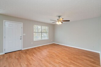 2005 Bernhurst Dr in Knoxville, TN - Building Photo - Building Photo