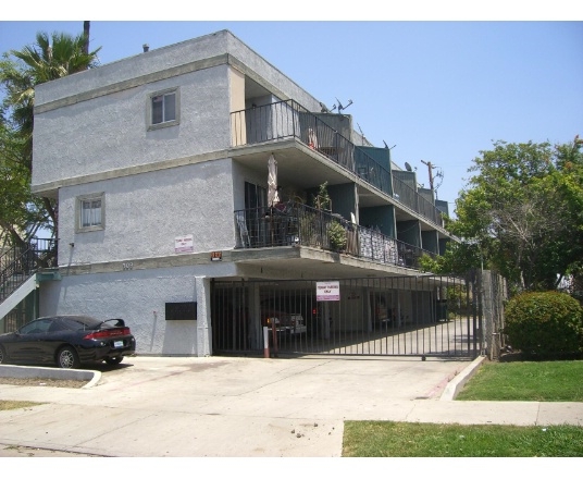 Garnsey Apartments in Santa Ana, CA - Building Photo