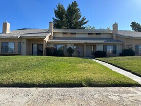 1828 E Avenue J9, Unit Unit 2 in Lancaster, CA - Building Photo