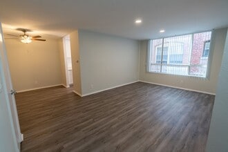 314 South Manhattan Place in Los Angeles, CA - Building Photo - Interior Photo