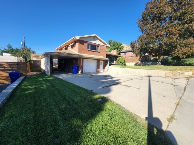 805 E 1050 N in Bountiful, UT - Foto de edificio - Building Photo