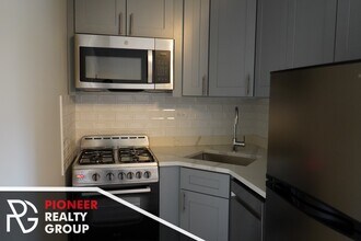 515 W Belmont Ave in Chicago, IL - Building Photo - Building Photo