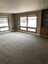 W63N139 Washington Ave, Unit W63N137 in Cedarburg, WI - Building Photo