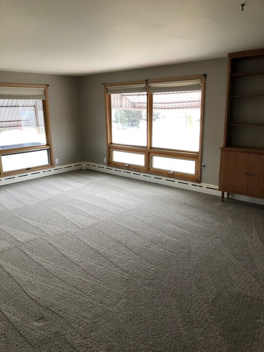 W63N139 Washington Ave, Unit W63N137 in Cedarburg, WI - Foto de edificio