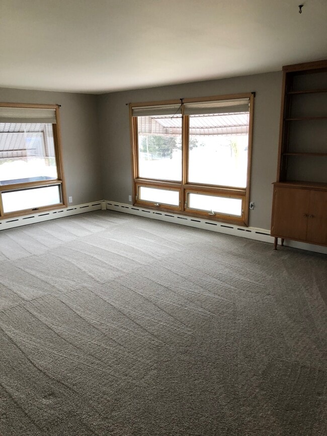 W63N139 Washington Ave, Unit W63N137