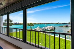 1748 Jupiter Cove Dr in Jupiter, FL - Building Photo