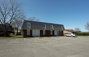 1110 Palmer Dr in Murfreesboro, TN - Foto de edificio - Building Photo