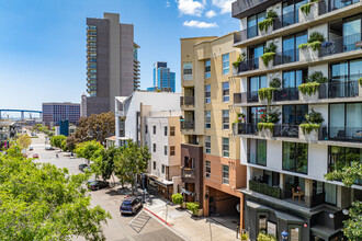 Park Boulevard East in San Diego, CA - Building Photo - Building Photo