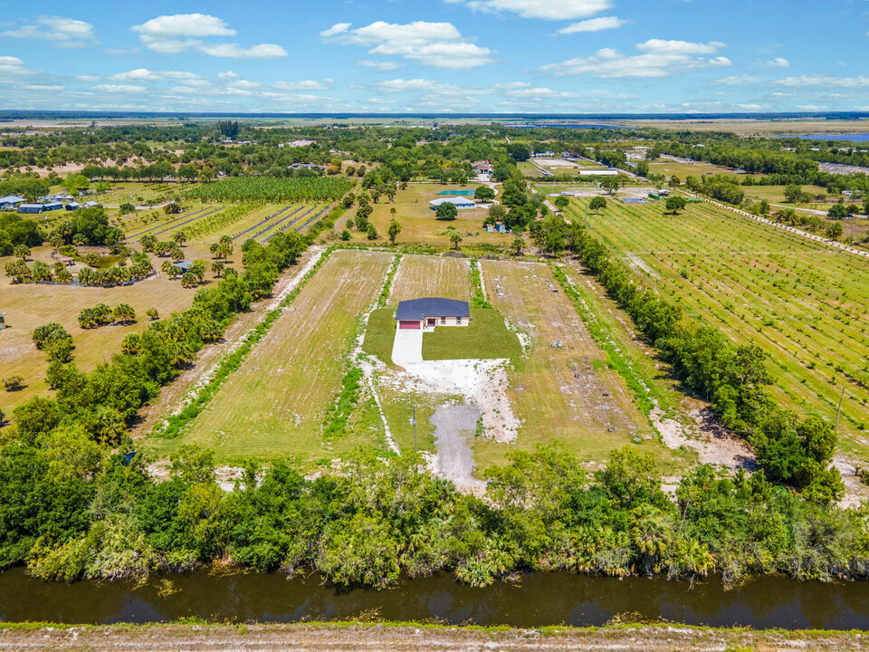 20365 Marie Ct in Loxahatchee, FL - Building Photo