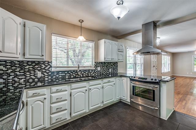 207 Varsity Cir in Arlington, TX - Building Photo