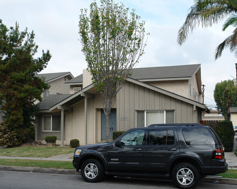 3671 Howard Ave in Los Alamitos, CA - Building Photo