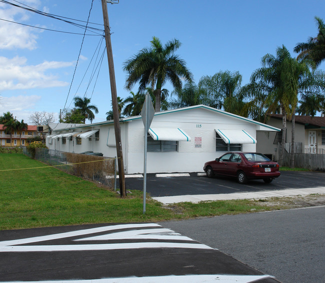 115 SE 1st Ter in Dania Beach, FL - Building Photo - Building Photo