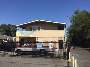 City View Terrace in Sacramento, CA - Building Photo - Building Photo