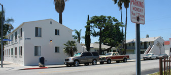 2776 Clarendon Ave in Huntington Park, CA - Foto de edificio - Building Photo