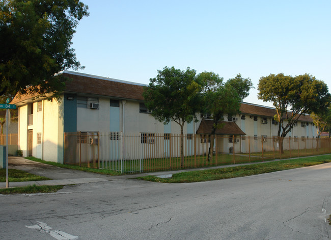 Kline Nunn in Miami, FL - Building Photo - Building Photo