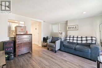 351 Winnifred Dr in Georgina, ON - Building Photo - Building Photo