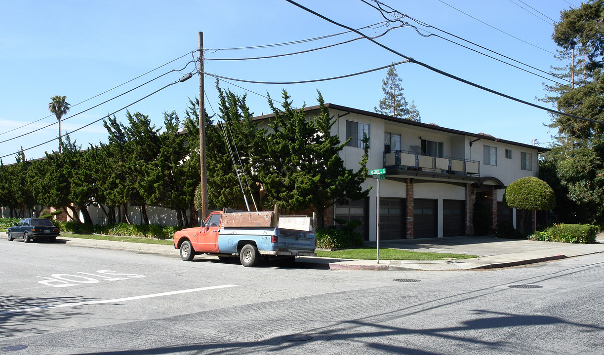 950 Regent Ct in Redwood City, CA - Building Photo