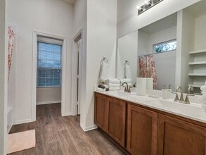 406 Magnolia Ln in Lake Jackson, TX - Building Photo - Building Photo