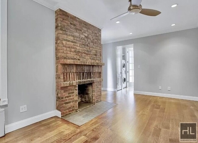 209 E 25th St, Unit 4G in New York, NY - Building Photo - Building Photo