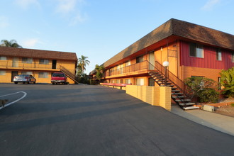 Woodlawn West Apartments in Chula Vista, CA - Foto de edificio - Building Photo