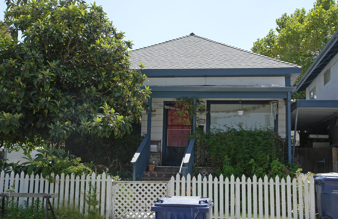 616 Jones St in Martinez, CA - Foto de edificio