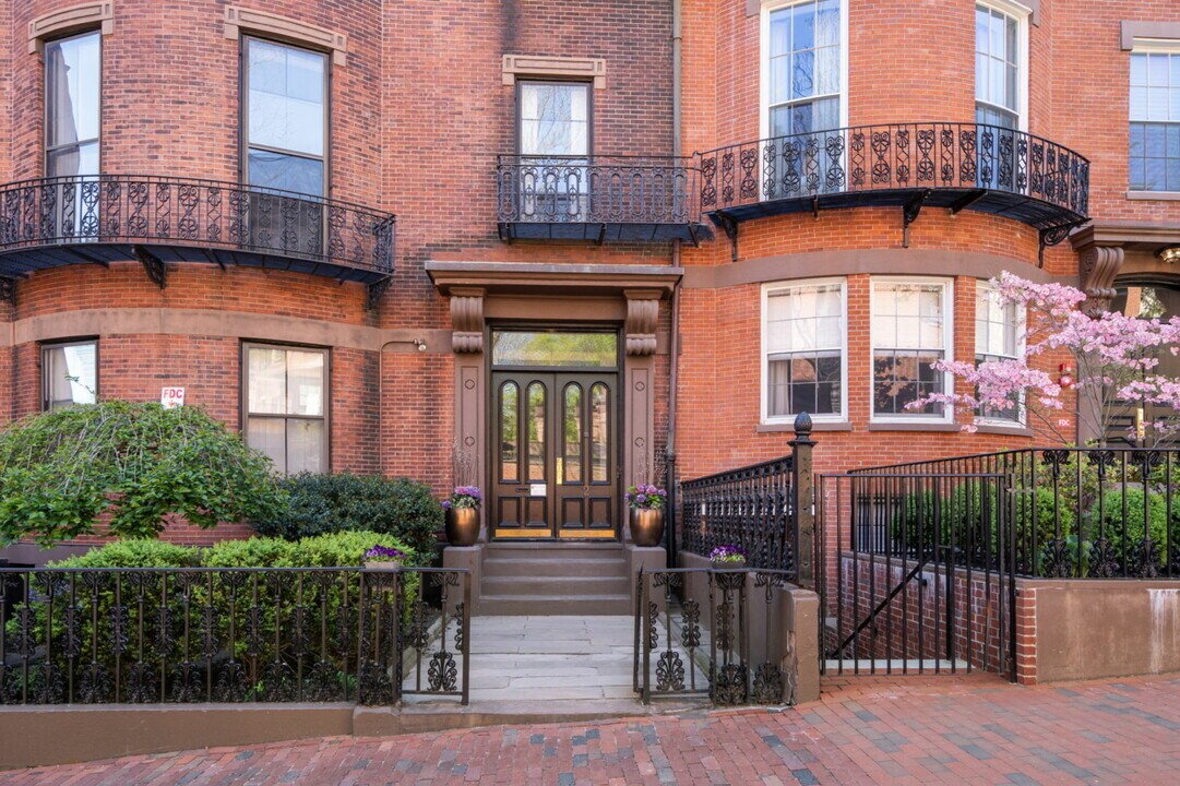 4 Joy St in Boston, MA - Foto de edificio