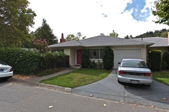 84-88 Hilldale Dr in San Anselmo, CA - Building Photo - Building Photo