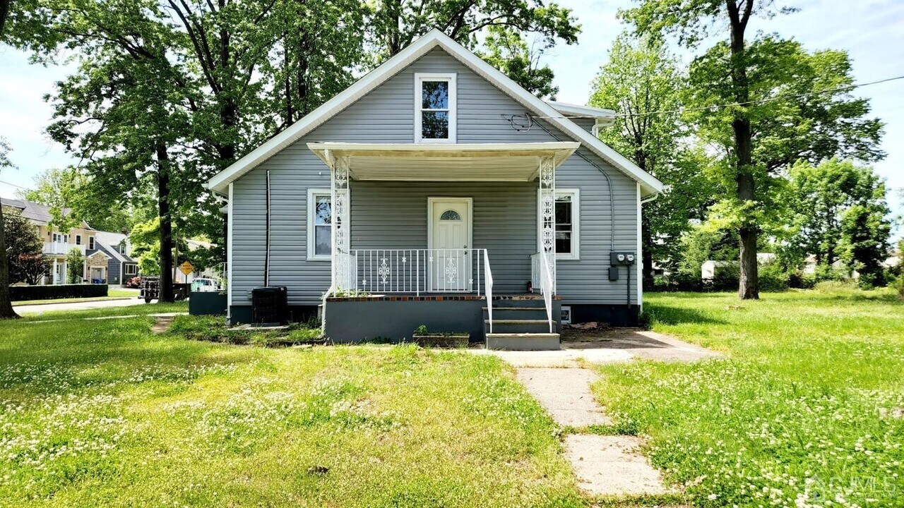 111 Demorest Ave-Unit -2 FL in Avenel, NJ - Building Photo