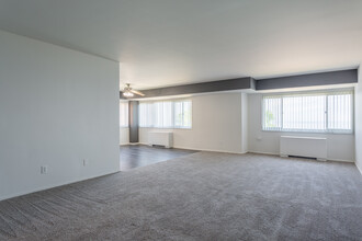 Shoreham Apartments in Lakewood, OH - Foto de edificio - Interior Photo