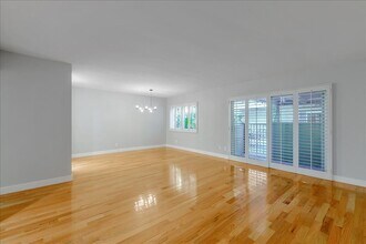 1203 N Sweetzer Ave in West Hollywood, CA - Foto de edificio - Building Photo