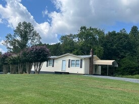 3241 6 Mile Rd in Maryville, TN - Building Photo