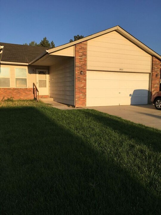 1921 Almond Ave in Greeley, CO - Building Photo