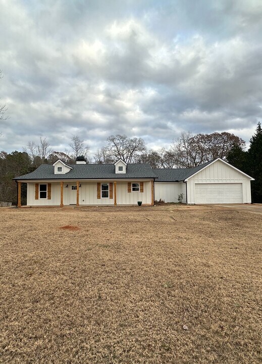 306 Cattlemans Cir in Mcdonough, GA - Foto de edificio