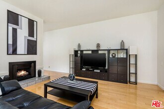 2041 Roscomare Rd in Los Angeles, CA - Building Photo - Building Photo