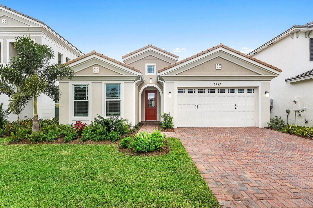 5781 Lodgepole Ln in Westlake, FL - Building Photo