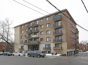 4895 Bourret in Montréal, QC - Building Photo - Building Photo