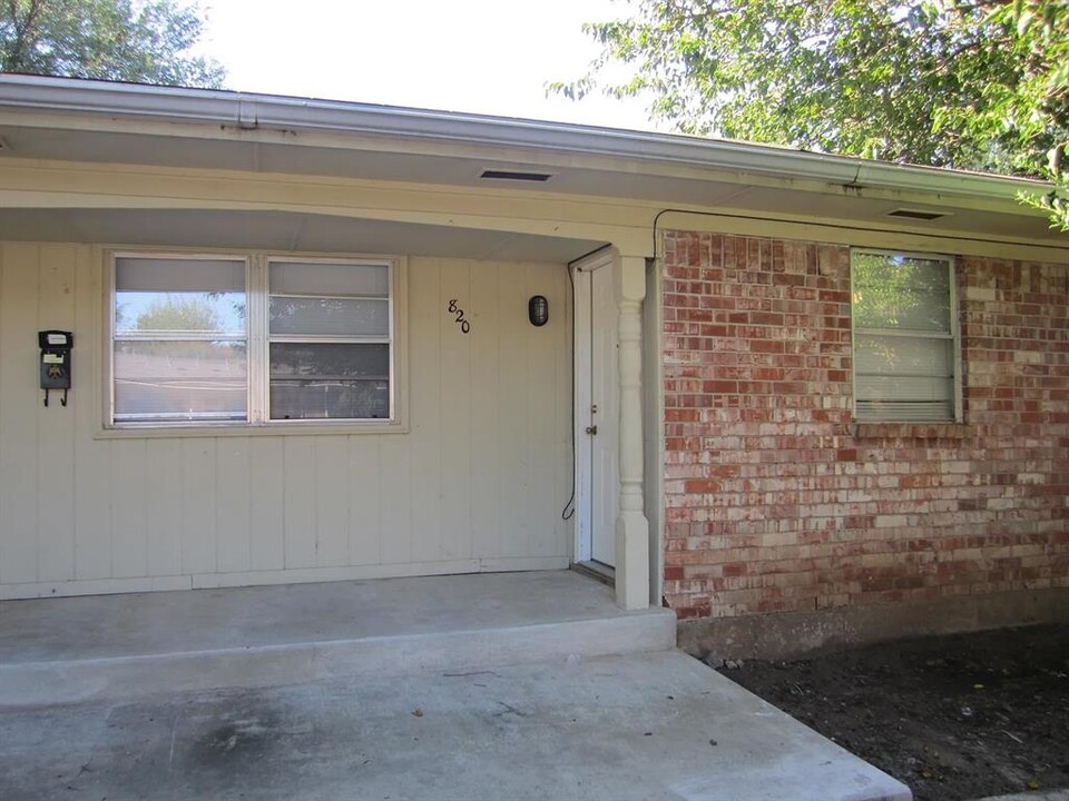 313 Garrison Dr in Norman, OK - Building Photo
