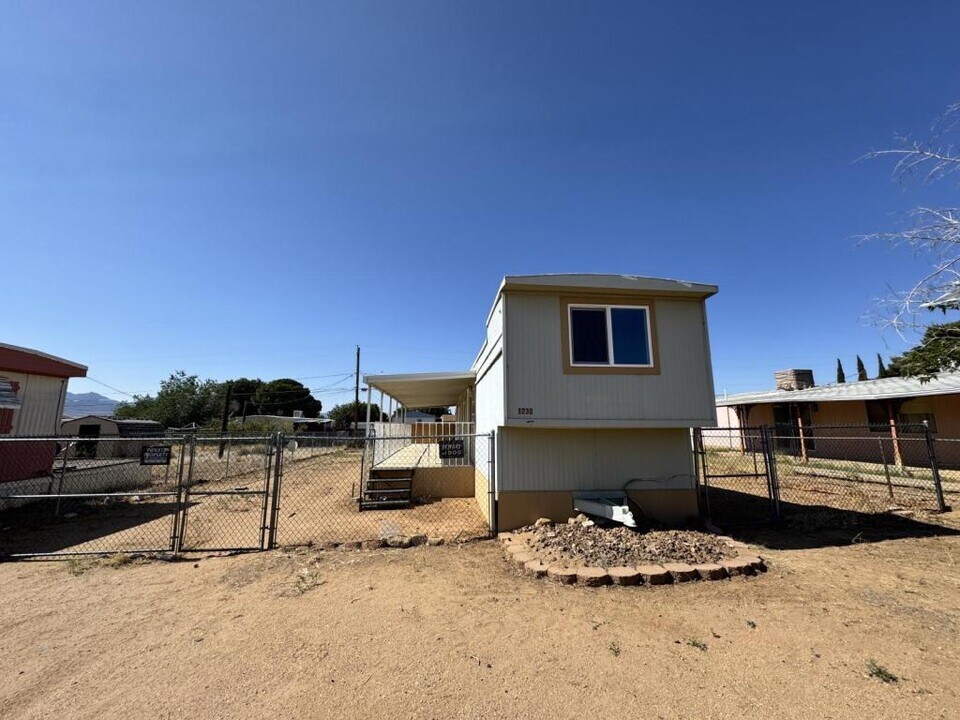 1230 E Suffock Ave in Kingman, AZ - Building Photo