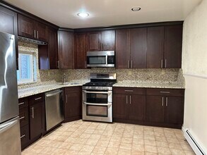 122 Jewett Ave in Jersey City, NJ - Building Photo - Building Photo