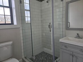 246-13 Jamaica Ave-Unit -2b in Queens, NY - Building Photo - Building Photo