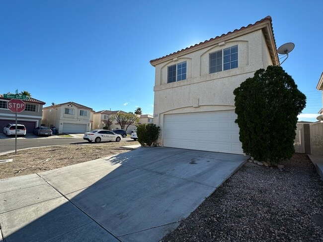 729 Persian Violet Ave in Las Vegas, NV - Building Photo - Building Photo