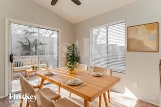 3392 W Vía Campana De Oro in Tucson, AZ - Foto de edificio - Building Photo