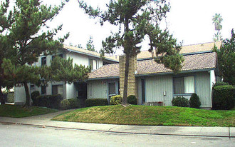 1225 W El Monte St in Stockton, CA - Building Photo