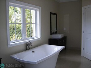 1616 NE 17th Ave in Fort Lauderdale, FL - Foto de edificio - Building Photo