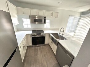 2100 Jetty Rock Dr in Las Vegas, NV - Building Photo - Building Photo