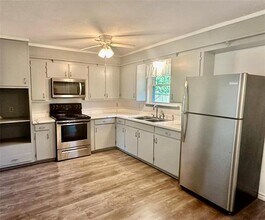 1001 W Cole St in McKinney, TX - Building Photo - Building Photo