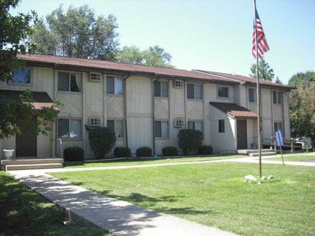 Westgate Apartments in Carlyle, IL - Building Photo