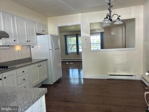 246 Jefferson Ct in Lakewood, NJ - Building Photo - Building Photo