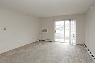 Woodhaven East Apartments in St. Cloud, MN - Building Photo - Interior Photo